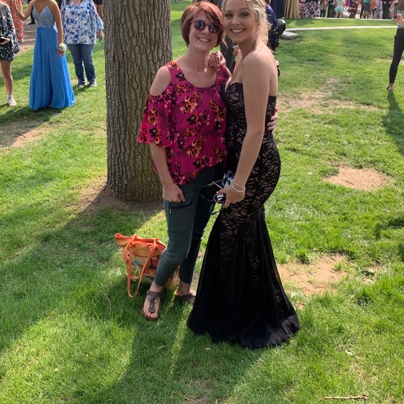 Prom dress ! - Picture 2 of 2